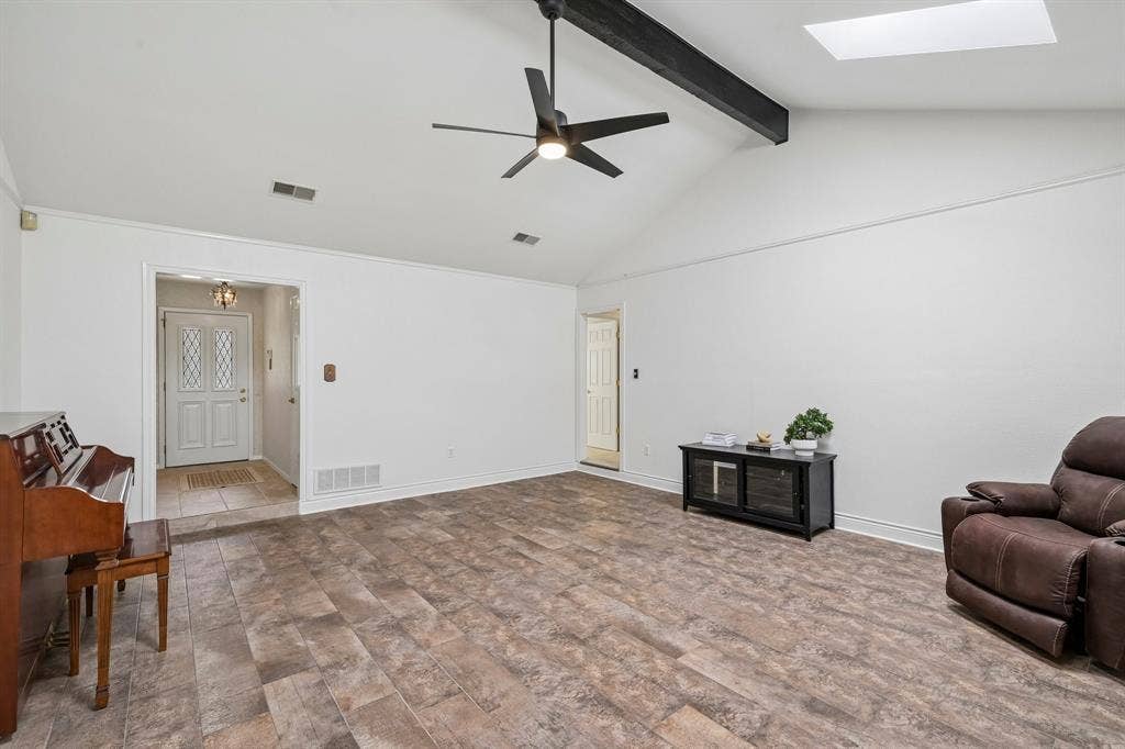 4609 Lester Drive, Arlington, TX 76016 Another view of living room without staging