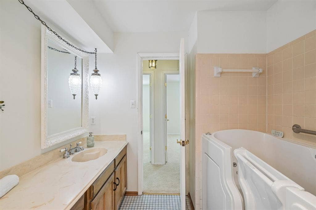 4609 Lester Drive, Arlington, TX 76016 4609 Lester Drive, Arlington, TX 76016