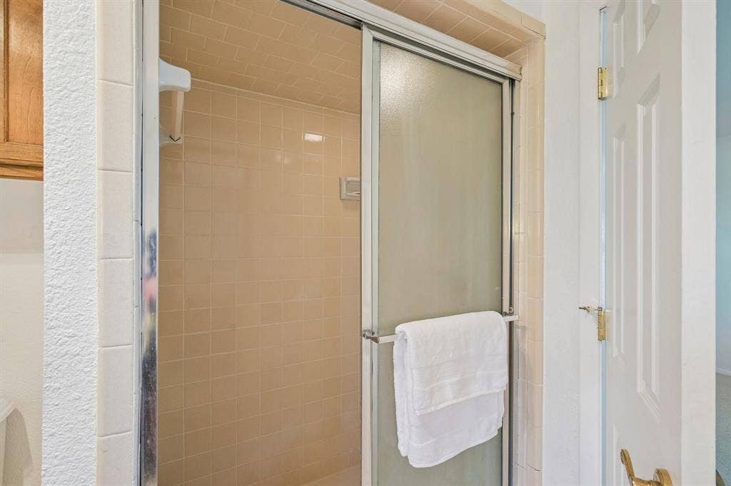 4609 Lester Drive, Arlington, TX 76016 4609 Lester Drive, Arlington, TX 76016