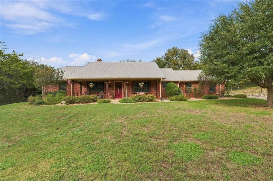 Property photo for 1600 Fox Ridge Road, Lorena, TX