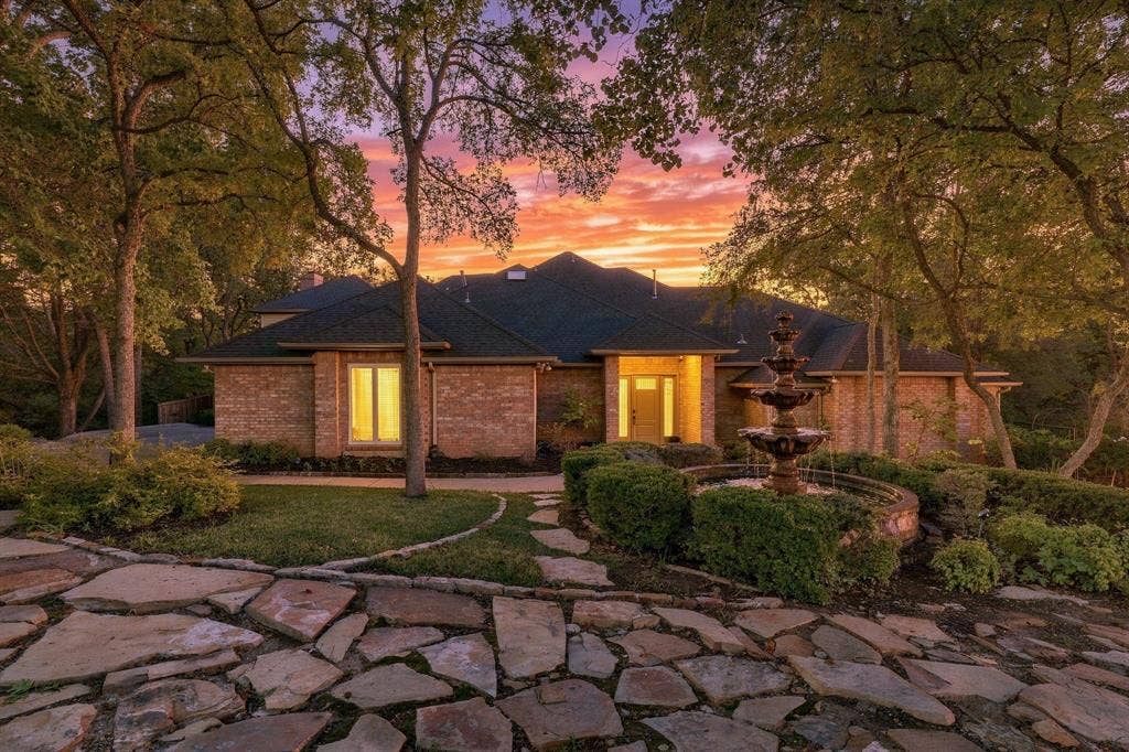 2119 N Fielder Road, Arlington, TX 76012