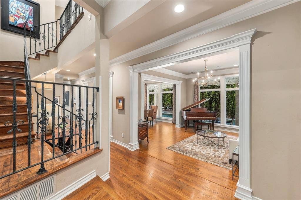 2119 N Fielder Road, Arlington, TX 76012