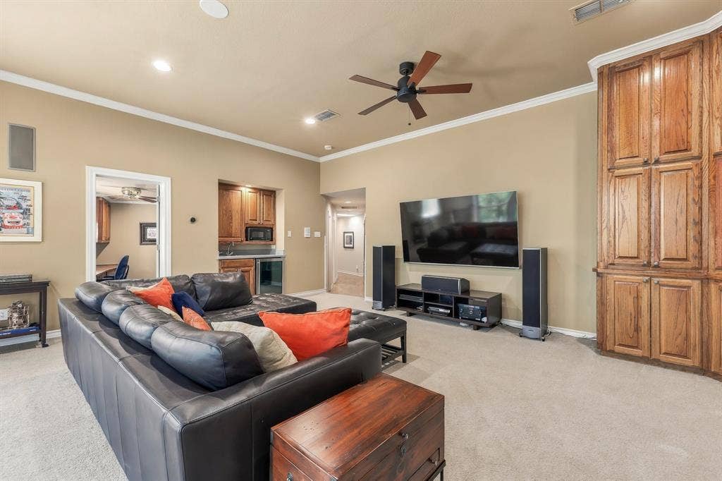 2119 N Fielder Road, Arlington, TX 76012
