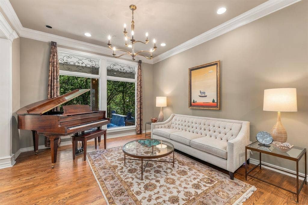 2119 N Fielder Road, Arlington, TX 76012