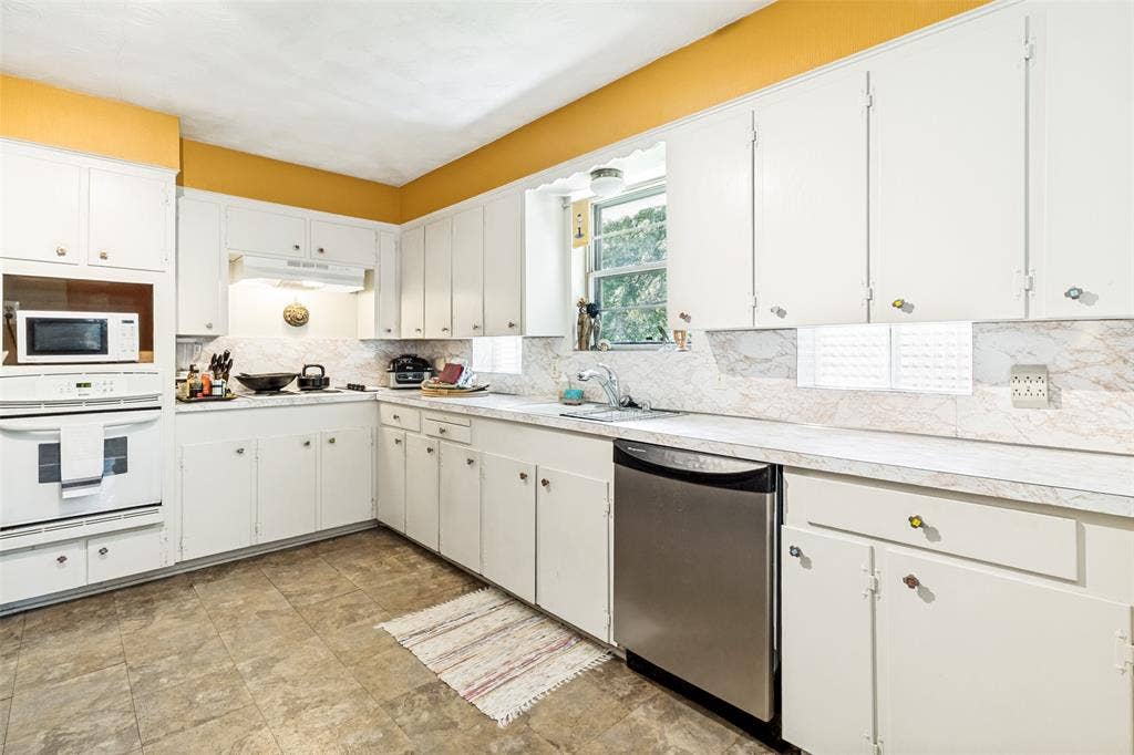 8125 Hunnicut Road, Dallas, TX 75228 8125 Hunnicut Road, Dallas, TX 75228