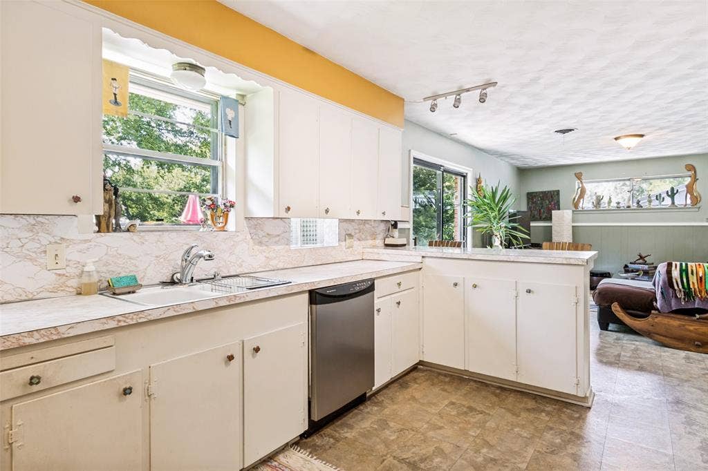 8125 Hunnicut Road, Dallas, TX 75228 8125 Hunnicut Road, Dallas, TX 75228