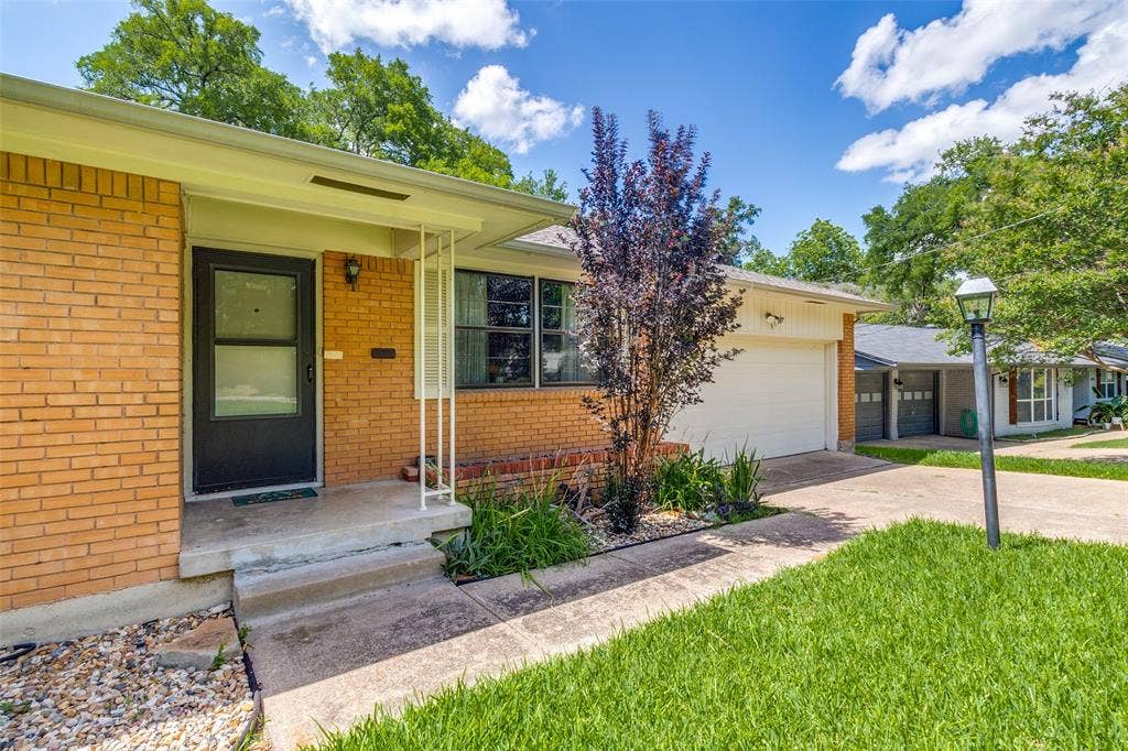 8125 Hunnicut Road, Dallas, TX 75228 8125 Hunnicut Road, Dallas, TX 75228
