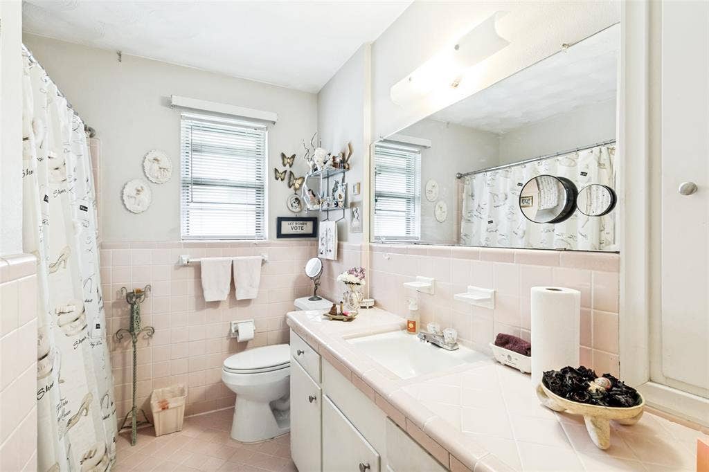 8125 Hunnicut Road, Dallas, TX 75228 8125 Hunnicut Road, Dallas, TX 75228