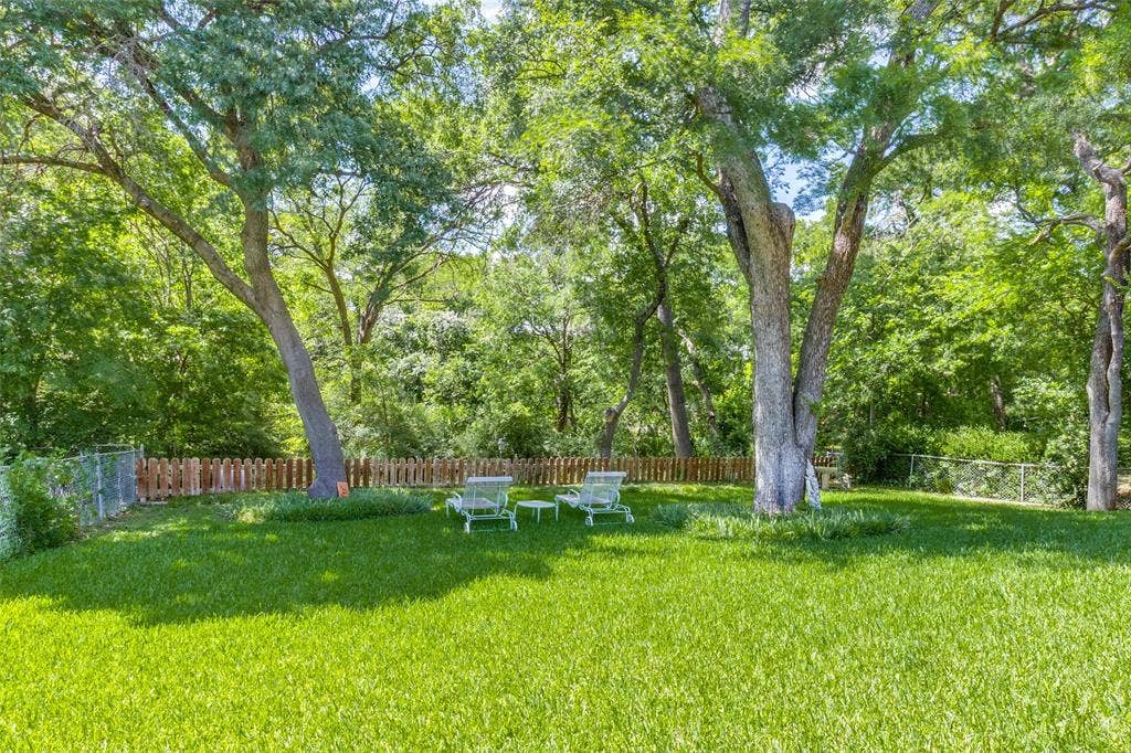 8125 Hunnicut Road, Dallas, TX 75228 8125 Hunnicut Road, Dallas, TX 75228