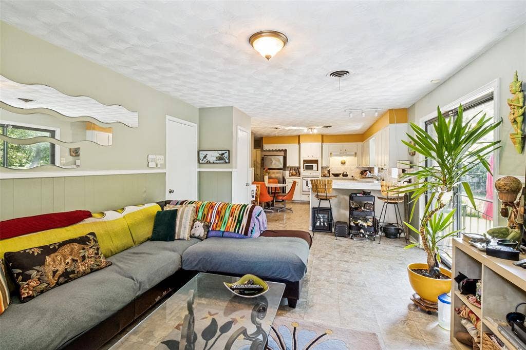 8125 Hunnicut Road, Dallas, TX 75228 8125 Hunnicut Road, Dallas, TX 75228