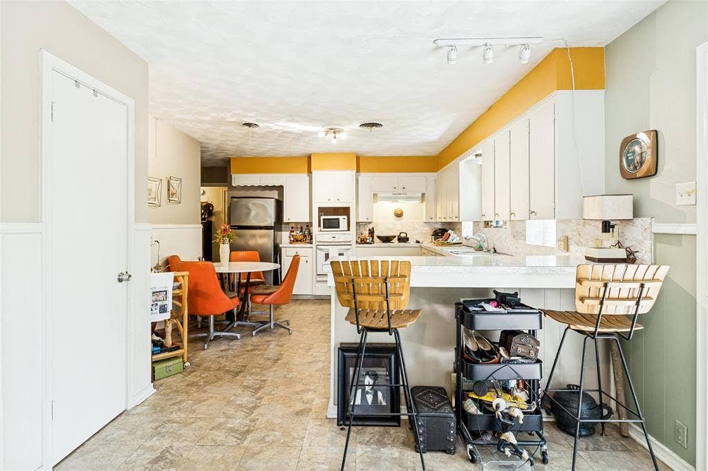 8125 Hunnicut Road, Dallas, TX 75228 8125 Hunnicut Road, Dallas, TX 75228