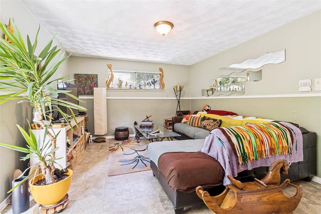 8125 Hunnicut Road, Dallas, TX 75228 8125 Hunnicut Road, Dallas, TX 75228