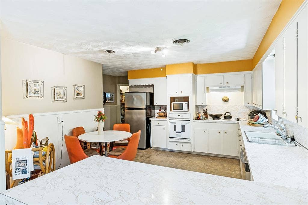 8125 Hunnicut Road, Dallas, TX 75228 8125 Hunnicut Road, Dallas, TX 75228