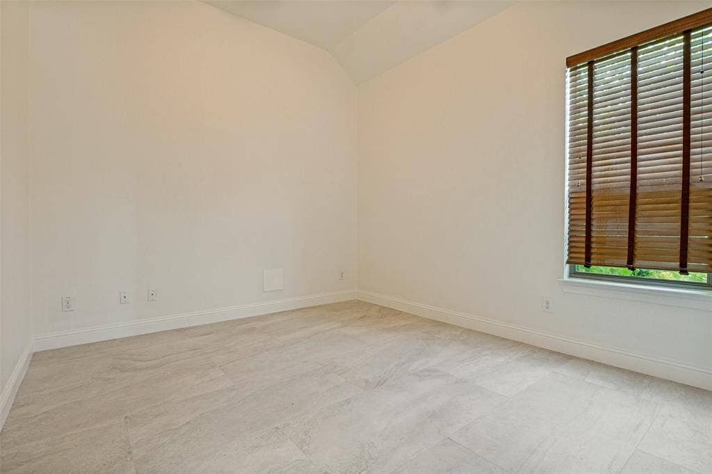 6734 Trailblazer Way, Dallas, TX 75236 Window with integrated blinds