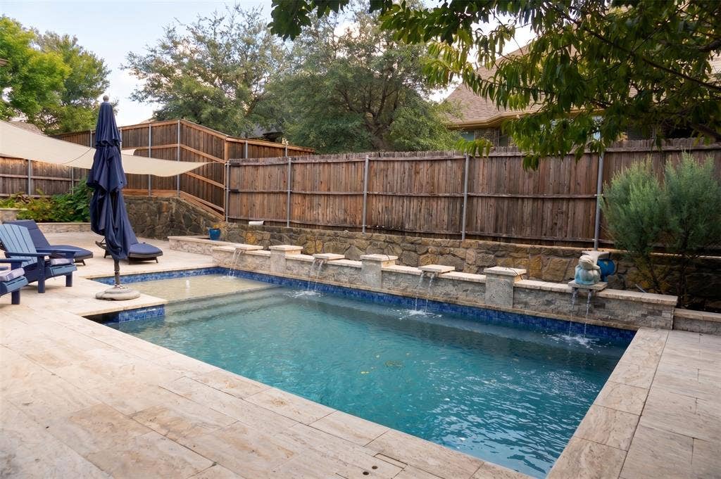 6734 Trailblazer Way, Dallas, TX 75236 Swimming pool with integrated water features and a baja shelf
