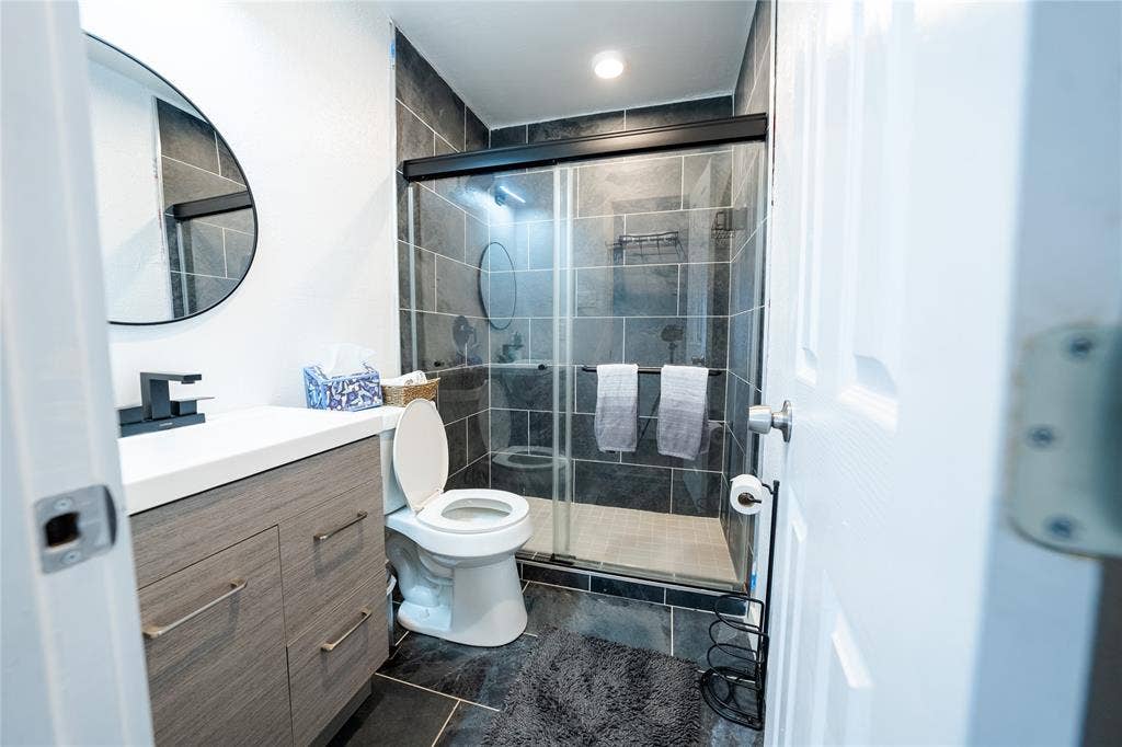 809 Broadus Avenue, Fort Worth, TX 76115 1st unit 809