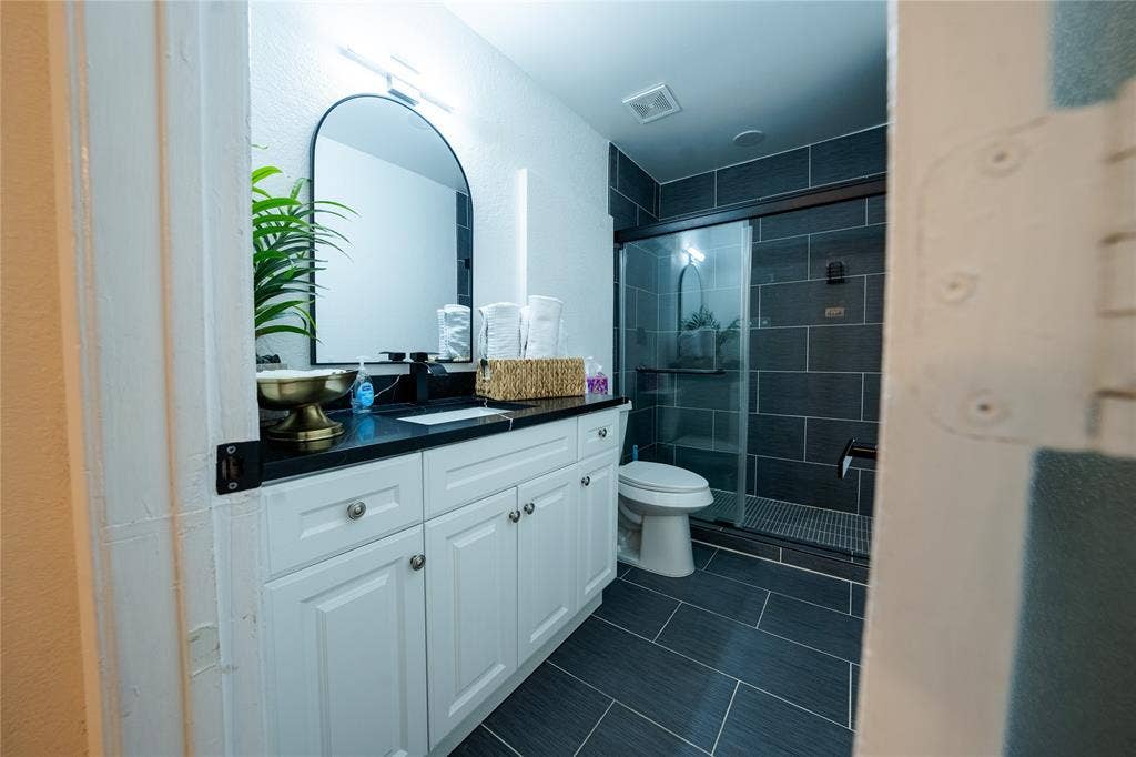 809 Broadus Avenue, Fort Worth, TX 76115 2nd unit 807