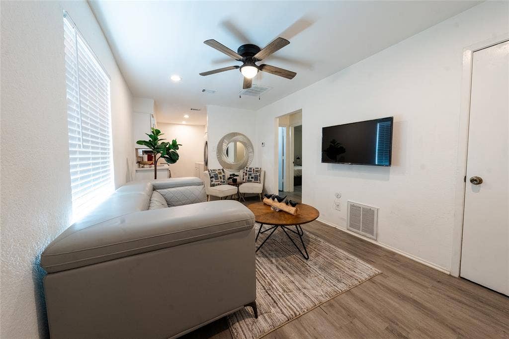 809 Broadus Avenue, Fort Worth, TX 76115 2nd unit 807