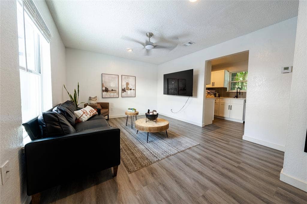809 Broadus Avenue, Fort Worth, TX 76115 1st unit 809