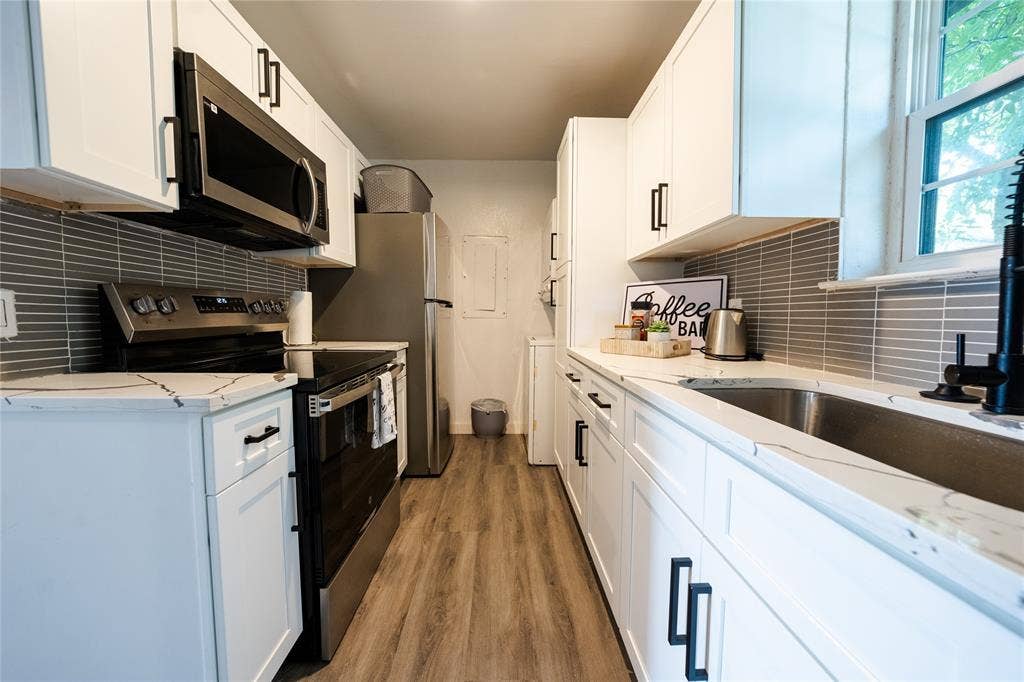 809 Broadus Avenue, Fort Worth, TX 76115 1st unit 809