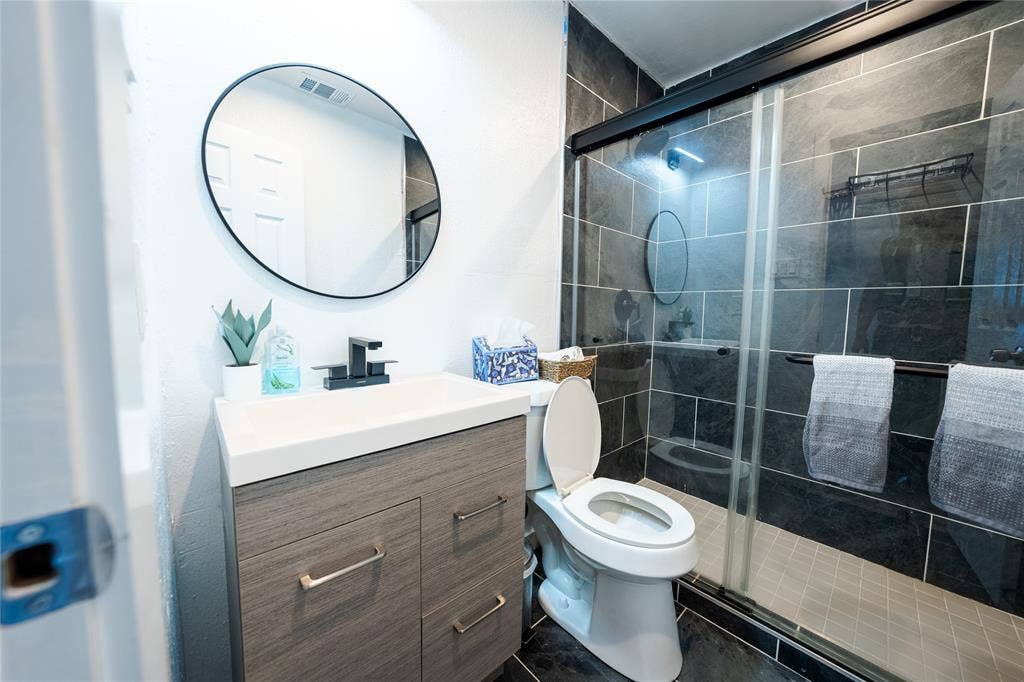 809 Broadus Avenue, Fort Worth, TX 76115 1st unit 809