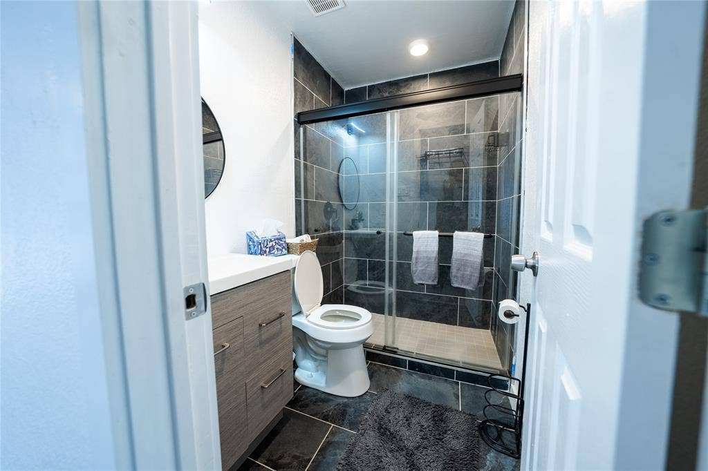 809 Broadus Avenue, Fort Worth, TX 76115 1st unit 809