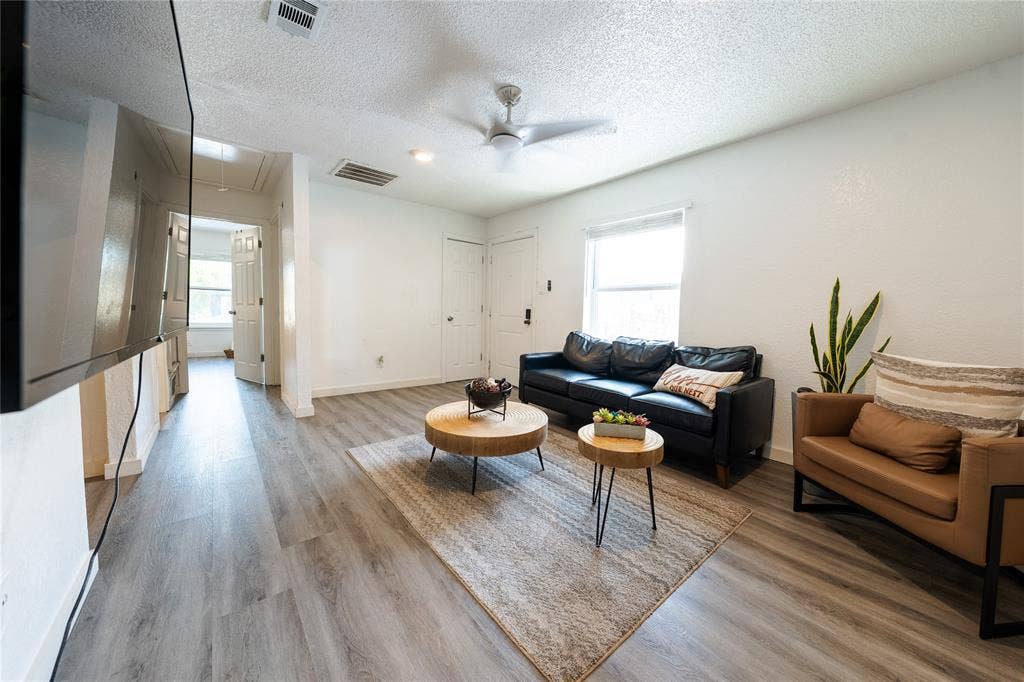 809 Broadus Avenue, Fort Worth, TX 76115 1st unit 809