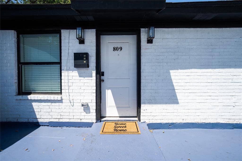 809 Broadus Avenue, Fort Worth, TX 76115 1st unit 809