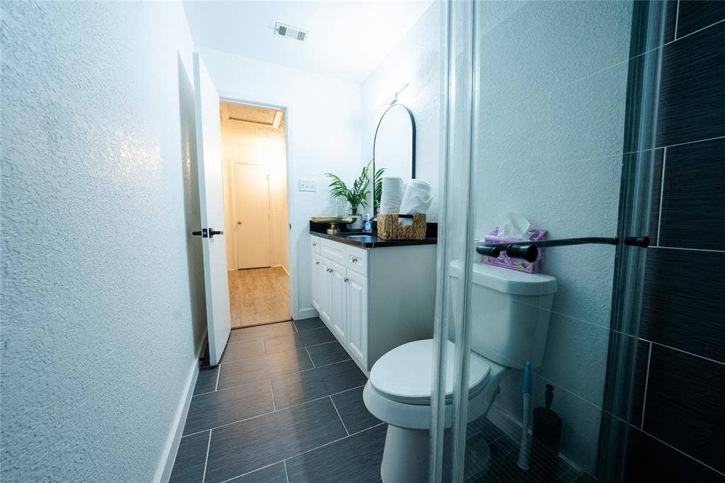 809 Broadus Avenue, Fort Worth, TX 76115 2nd unit 807