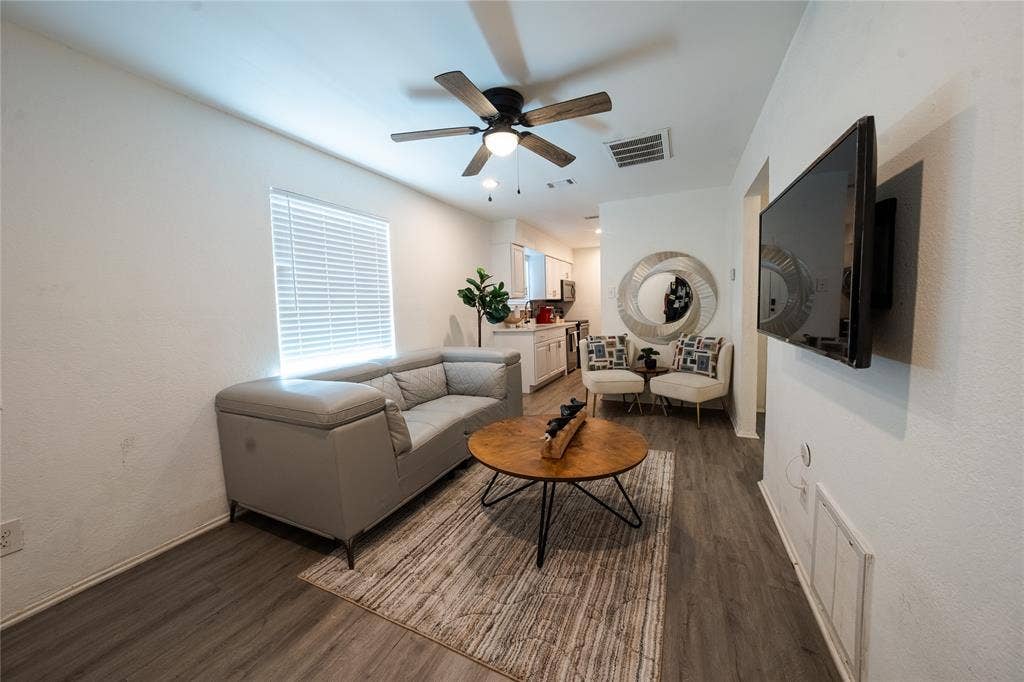 809 Broadus Avenue, Fort Worth, TX 76115 2nd unit 807