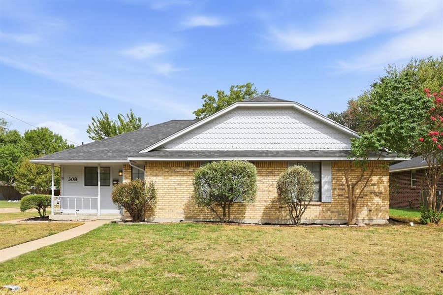 Property photo for 308 Floyd Street, Waxahachie, TX