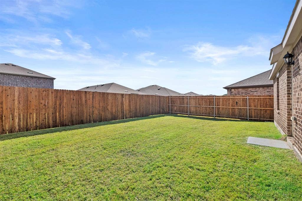 1811 Teton River Drive, Blue Ridge, TX 75424