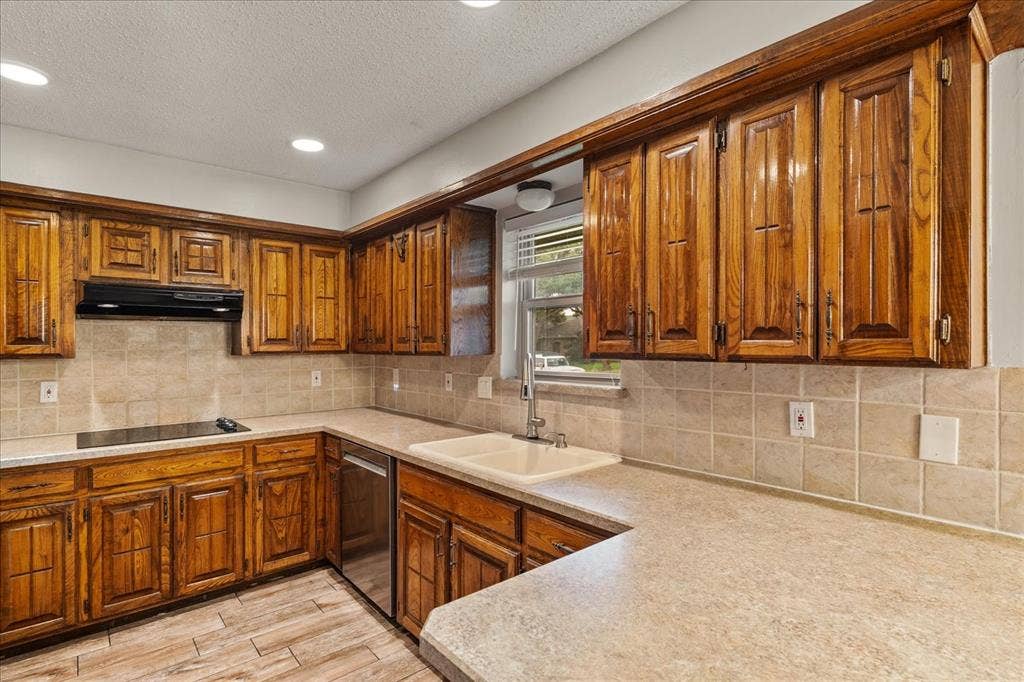1919 Baylor Drive, Richardson, TX 75081 1919 Baylor Drive, Richardson, TX 75081