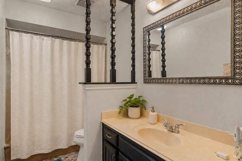 1919 Baylor Drive, Richardson, TX 75081 1919 Baylor Drive, Richardson, TX 75081