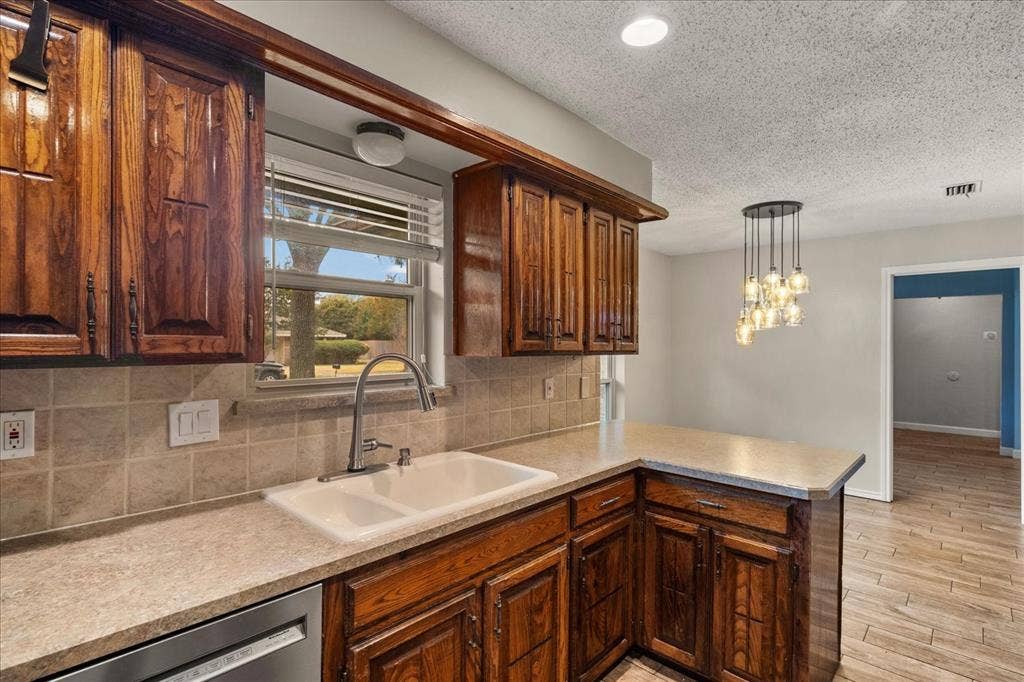 1919 Baylor Drive, Richardson, TX 75081 1919 Baylor Drive, Richardson, TX 75081
