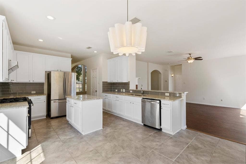 1422 Suzanne Drive, Allen, TX 75002 1422 Suzanne Drive, Allen, TX 75002