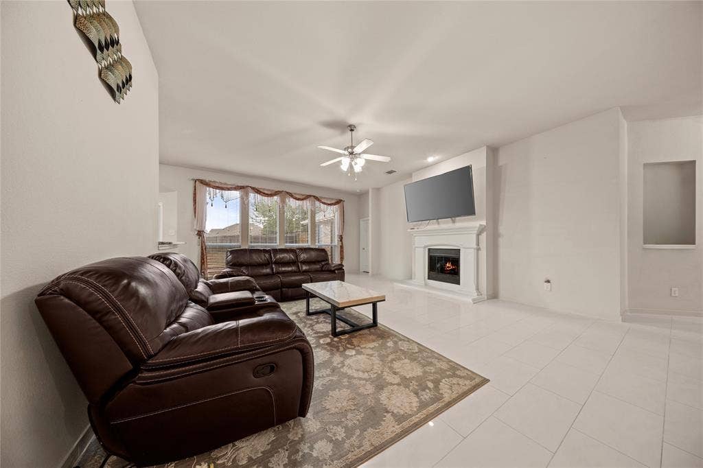 7043 Granville Court, Dallas, TX 75249 7043 Granville Court, Dallas, TX 75249