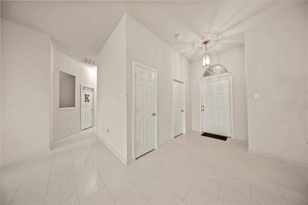 7043 Granville Court, Dallas, TX 75249 7043 Granville Court, Dallas, TX 75249