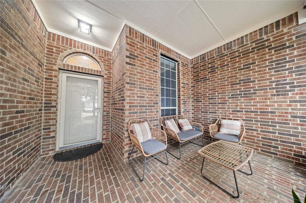 7043 Granville Court, Dallas, TX 75249 7043 Granville Court, Dallas, TX 75249