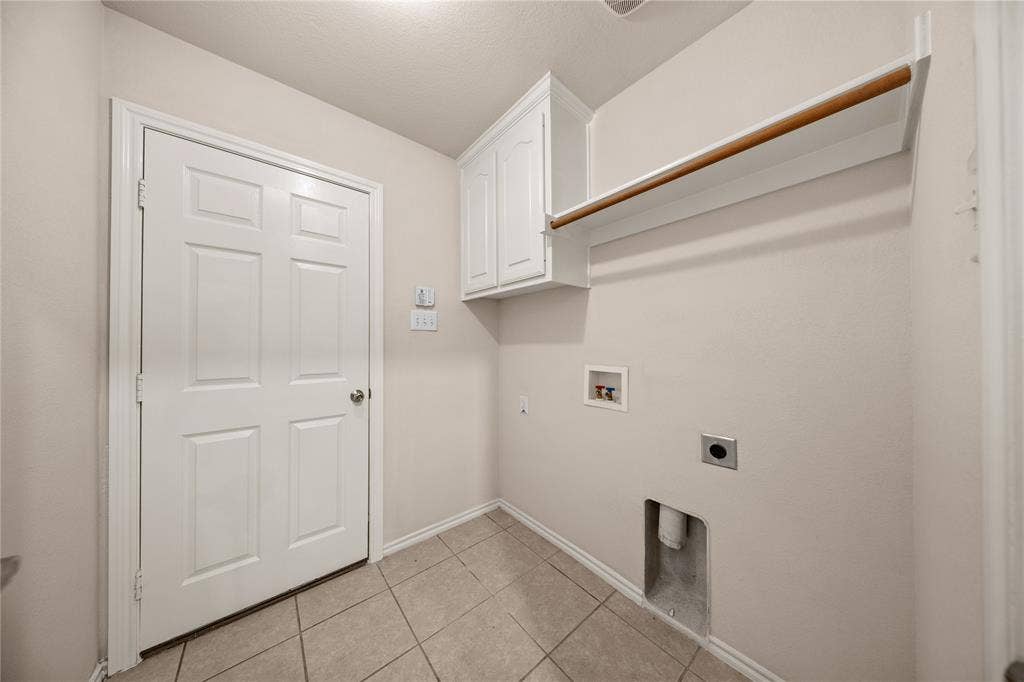 7043 Granville Court, Dallas, TX 75249 7043 Granville Court, Dallas, TX 75249