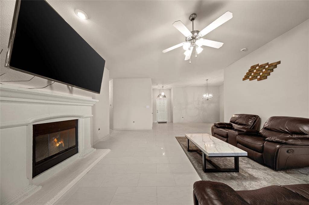 7043 Granville Court, Dallas, TX 75249 7043 Granville Court, Dallas, TX 75249