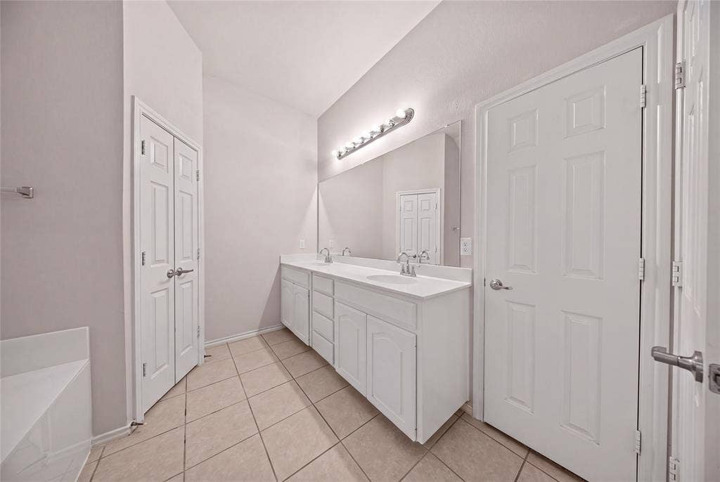 7043 Granville Court, Dallas, TX 75249 7043 Granville Court, Dallas, TX 75249