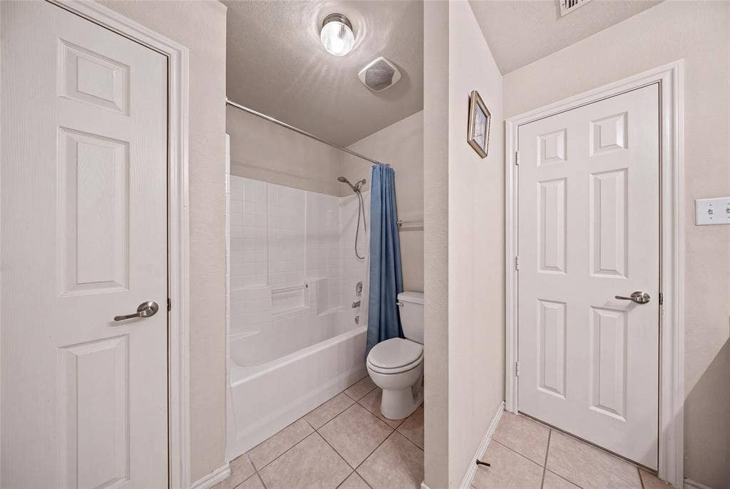 7043 Granville Court, Dallas, TX 75249 7043 Granville Court, Dallas, TX 75249