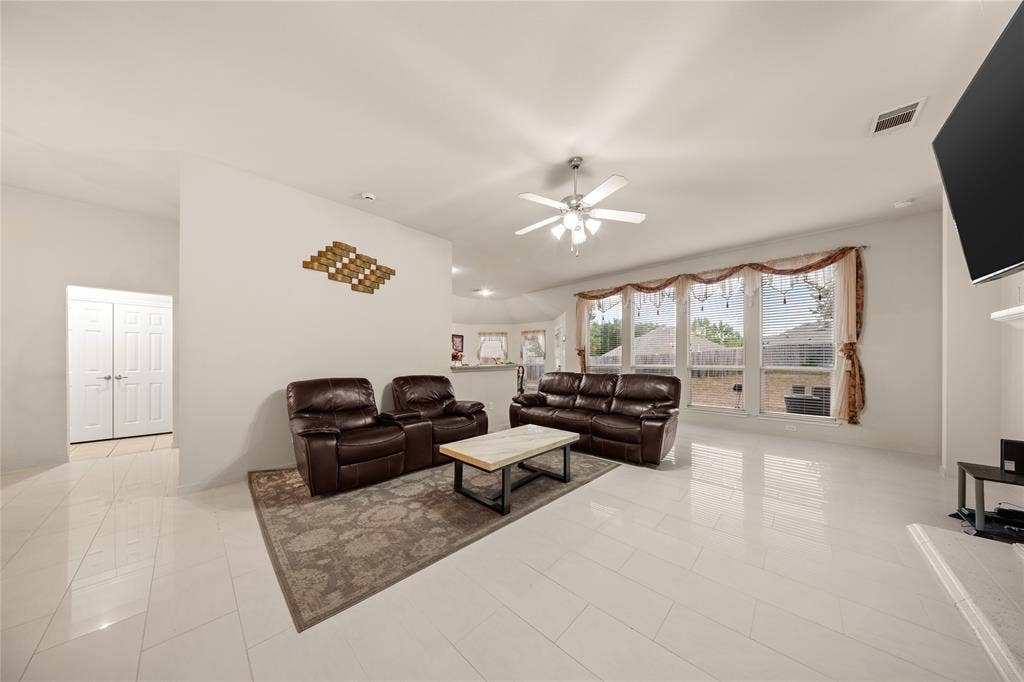 7043 Granville Court, Dallas, TX 75249 7043 Granville Court, Dallas, TX 75249