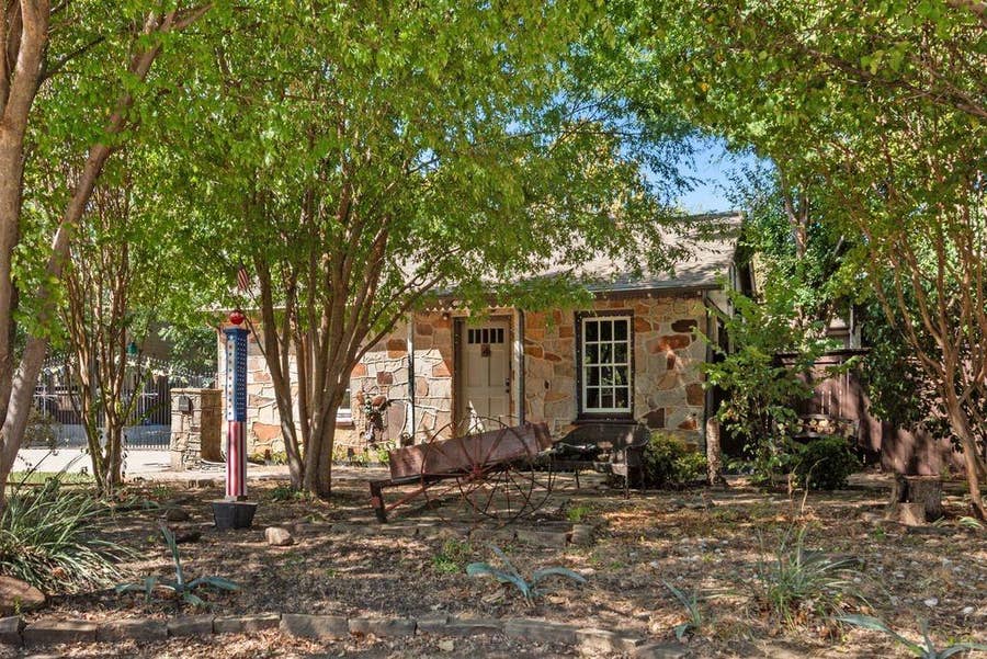 Property photo for 705 N Main Street, Grapevine, TX