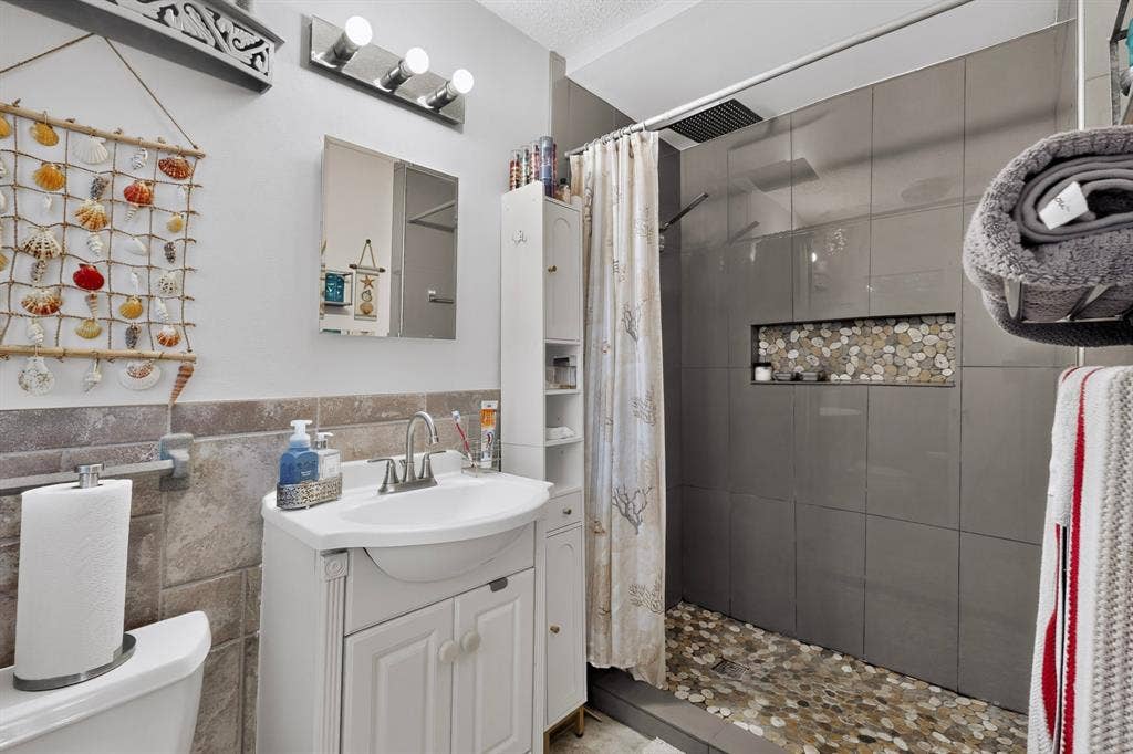 6905 Norma Street, Fort Worth, TX 76112 6905 Norma Street, Fort Worth, TX 76112