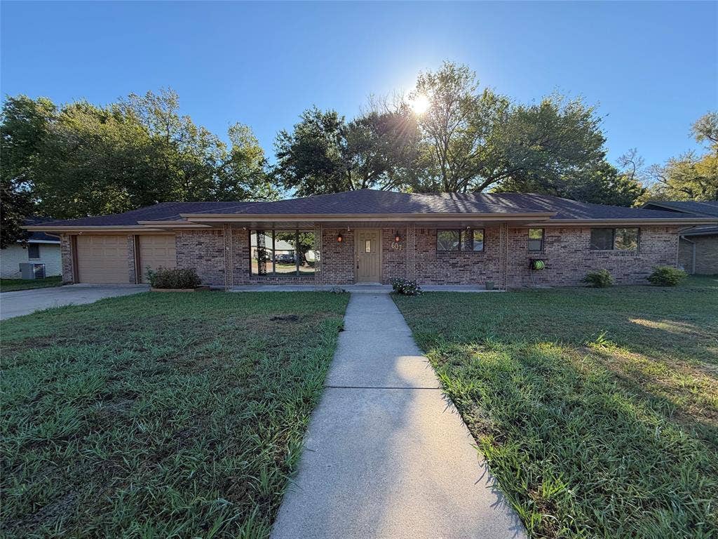 607 Turtle Creek Drive, Greenville, TX 75402 607 Turtle Creek Drive, Greenville, TX 75402