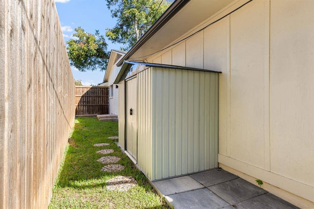 9735 Queenswood Lane, Dallas, TX 75238 9735 Queenswood Lane, Dallas, TX 75238