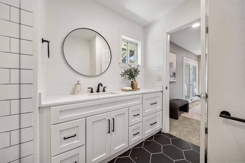 9735 Queenswood Lane, Dallas, TX 75238 9735 Queenswood Lane, Dallas, TX 75238