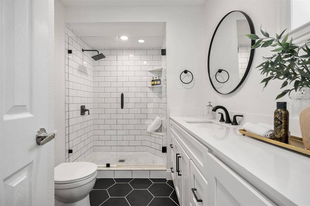 9735 Queenswood Lane, Dallas, TX 75238 9735 Queenswood Lane, Dallas, TX 75238
